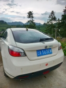 2013年9月上牌，名爵6手动挡高配