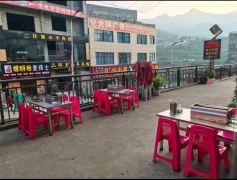 泼机滨河路书亦烧仙草对面140㎡ 临街门店出租